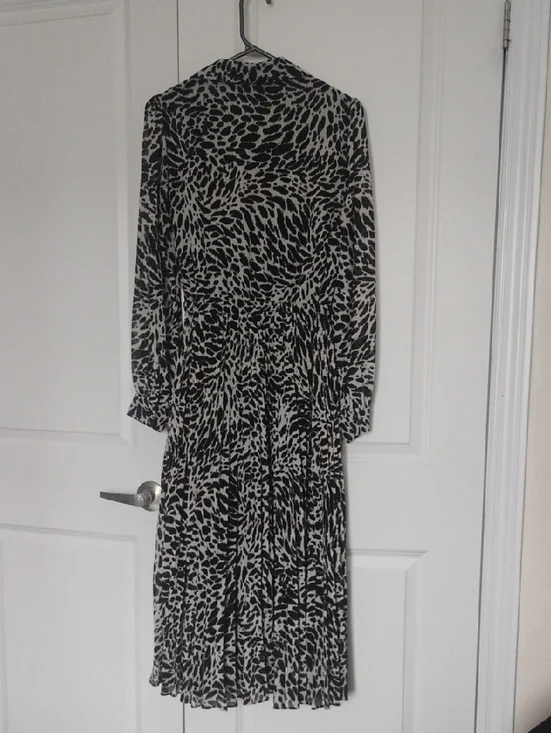 Michael Kors Black and White Printed Wrap-Style Midi Dress - Picture 5 of 6